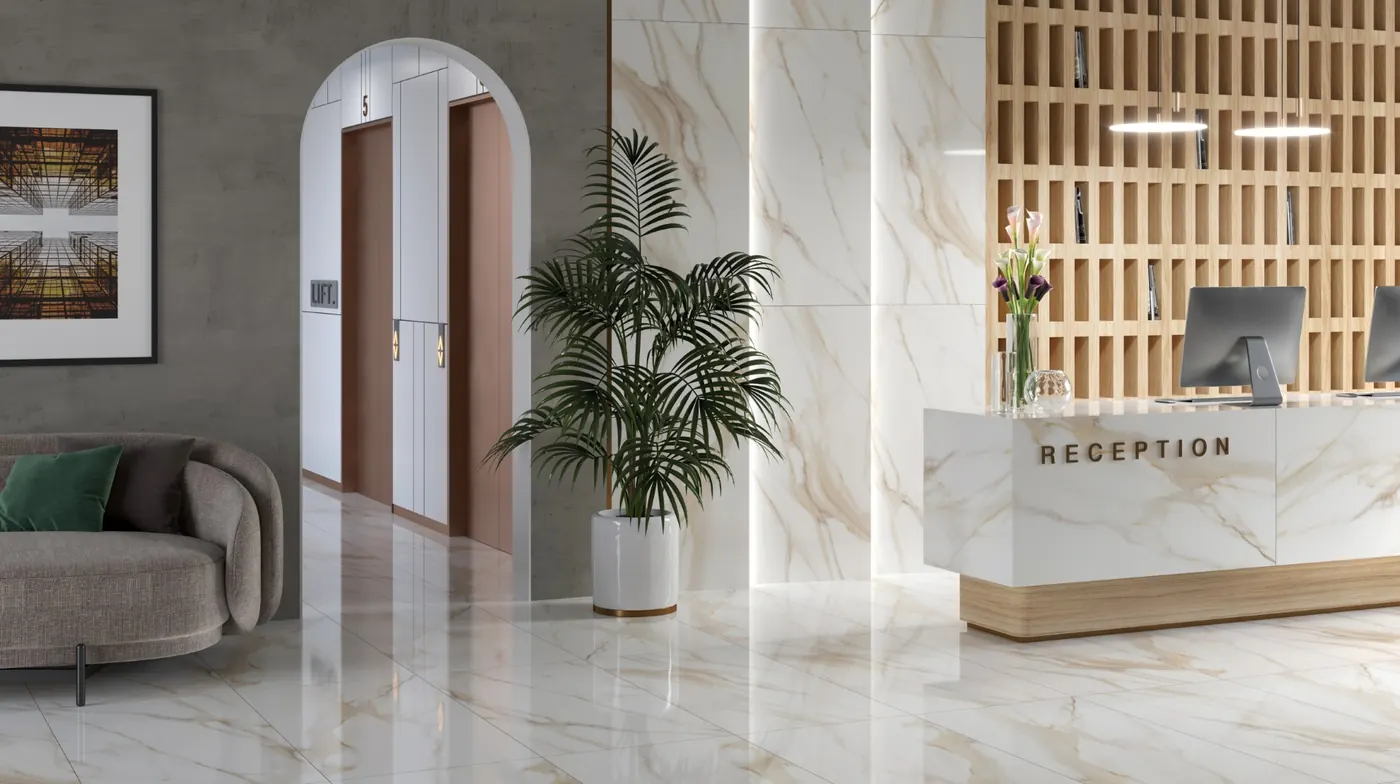 Extra-large marble-effect porcelain slabs in a hallway
